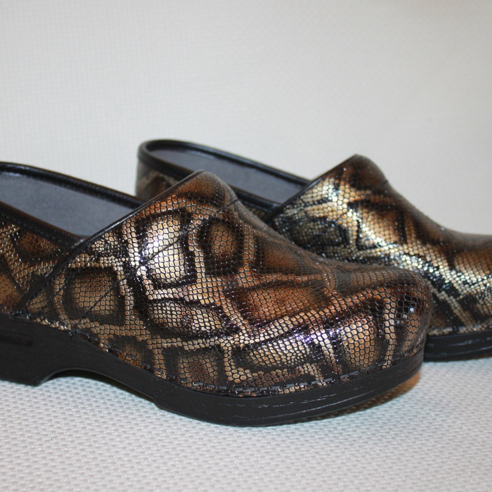 Dansko Sz 36 Pro XP Patent Slither Casual Clogs